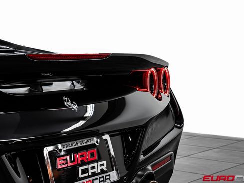 Used 2022 Ferrari F8 Tributo image 24