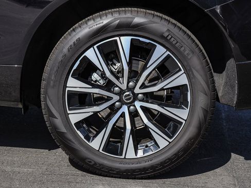 Used 2025 Volvo XC60 B5 Plus w/ Climate Package image 7