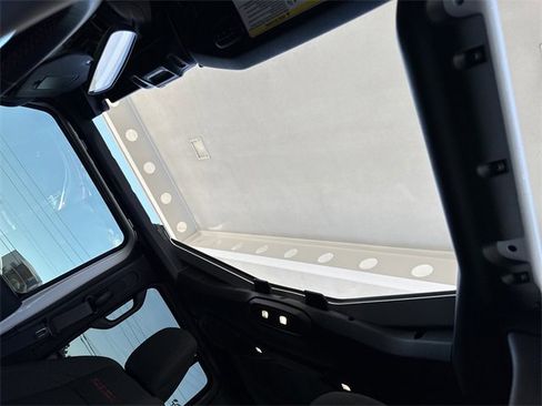 Used 2024 Jeep Wrangler Unlimited Rubicon image 27