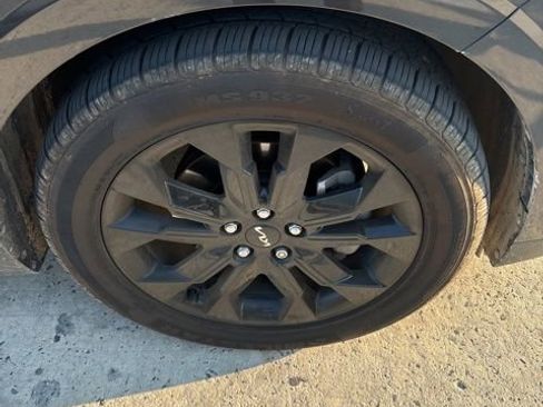 Used 2024 Kia Carnival SX Prestige image 11