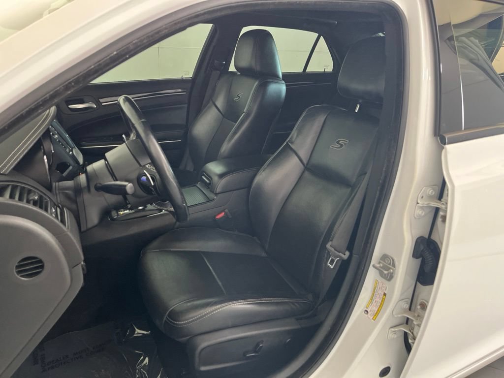 Used 2019 Chrysler 300 S w/ 300S Premium Group 2 RWD image 18