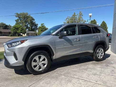 Used 2022 Toyota RAV4 LE AWD/4WD image 4