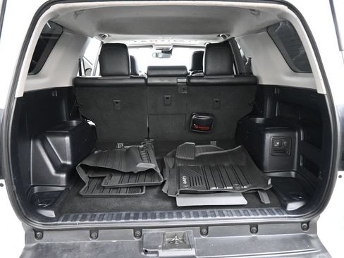 Used 2022 Toyota 4Runner SR5 Premium w/ Moonroof Package RWD image 17