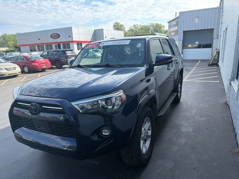 Used 2022 Toyota 4Runner SR5 Premium w/ Moonroof Package AWD/4WD image 2