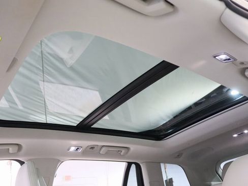 Used 2016 Volvo XC90 T6 Momentum w/ Momentum Plus Package image 6