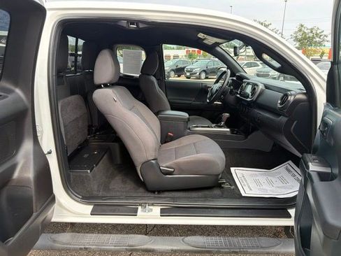 Used 2017 Toyota Tacoma TRD Sport w/ Premium & Technology Package AWD/4WD image 20