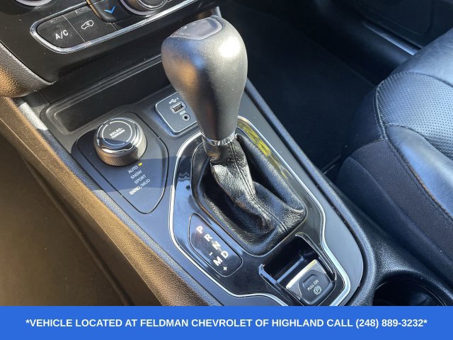Used 2019 Jeep Cherokee Limited AWD/4WD image 16