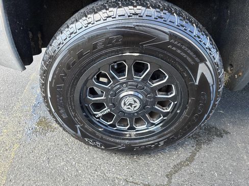 Used 2017 GMC Sierra 1500 SLE w/ SLE Value Package image 10