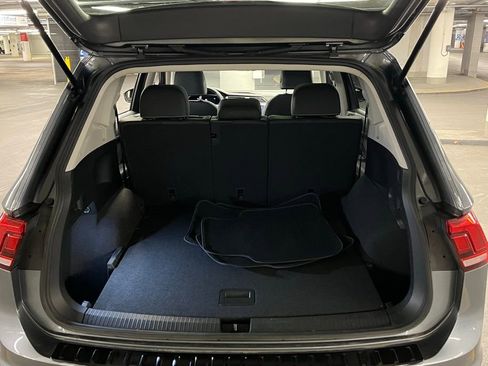 Used 2023 Volkswagen Tiguan SE w/ Panoramic Sunroof Package image 37