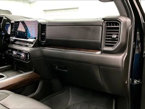 Used 2024 GMC Sierra 2500 SLT w/ SLT Premium Package image 19