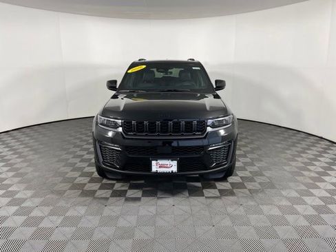 Used 2026 Jeep Grand Cherokee Limited AWD/4WD image 2