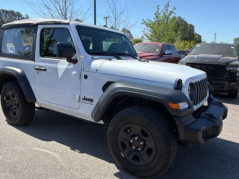 Used 2025 Jeep Wrangler Sport image 5