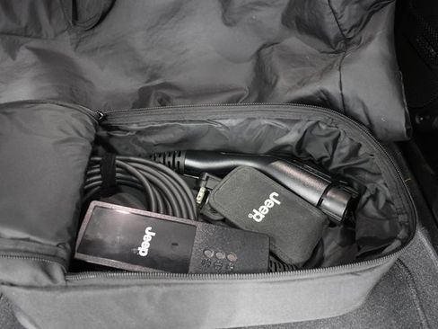 Used 2022 Jeep Wrangler Unlimited Sahara w/ Cold Weather Group image 39