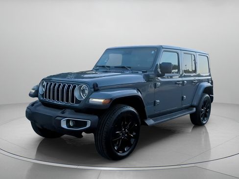 Used 2025 Jeep Wrangler Unlimited Sahara AWD/4WD image 12