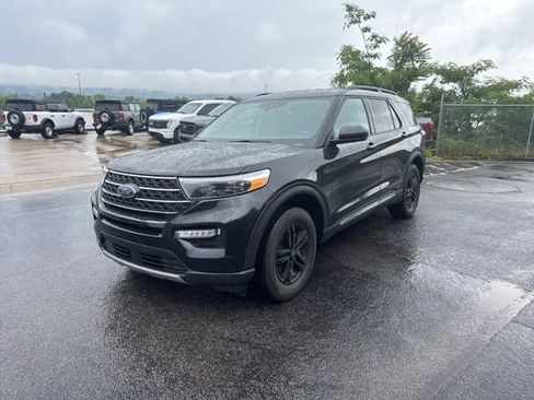Used 2024 Ford Explorer XLT w/ Equipment Group 202A AWD/4WD image 3