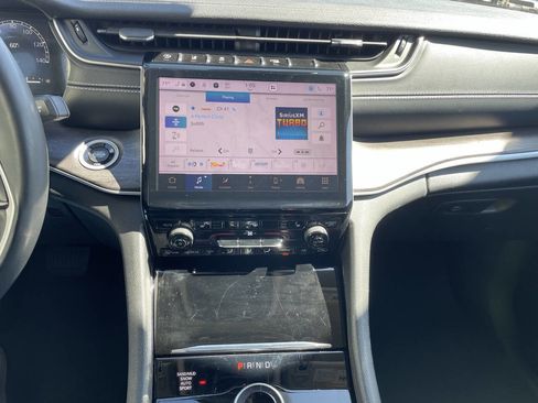 Used 2023 Jeep Grand Cherokee Limited image 8