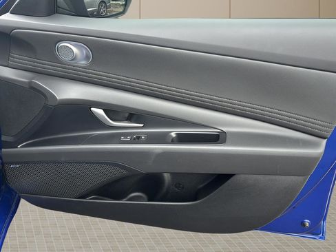 Certified 2025 Hyundai Elantra Limited image 38