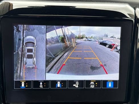 Used 2023 Chevrolet Traverse RS image 21