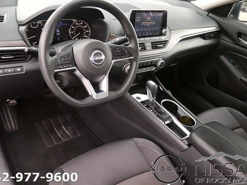 Used 2024 Nissan Altima 2.5 SV image 13