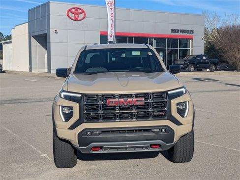 Used 2024 GMC Canyon AT4 image 8