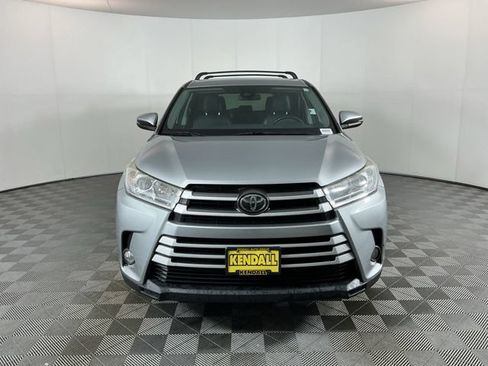 Used 2017 Toyota Highlander Plus AWD/4WD image 2