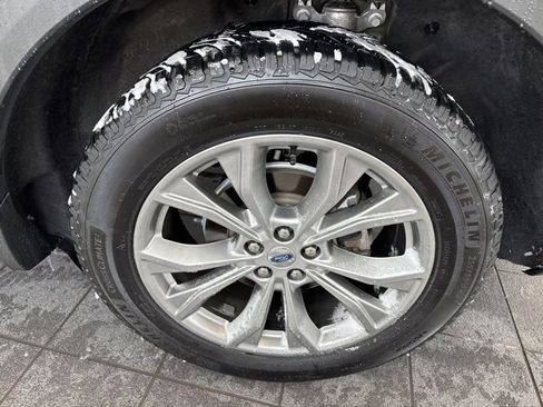 Used 2022 Ford Explorer XLT w/ Equipment Group 202A image 6