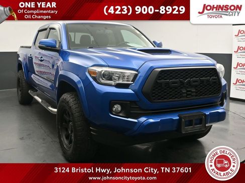 Used 2017 Toyota Tacoma TRD Sport image 1