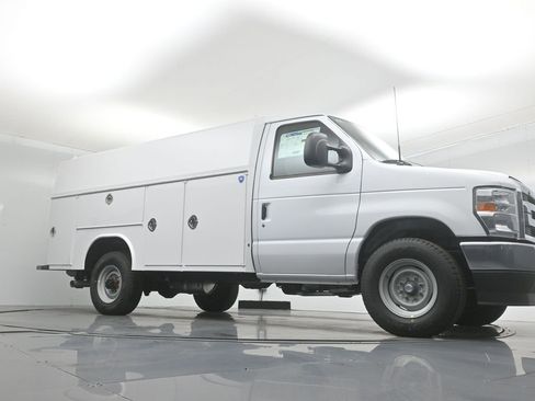 New 2026 Ford E-350 and Econoline 350 Super Duty w/ Power Equipment Group image 3