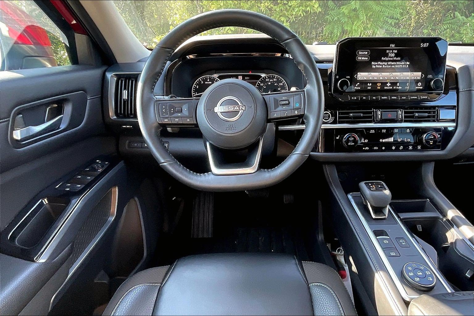 Used 2024 Nissan Pathfinder SL AWD/4WD image 5