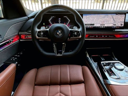 Certified 2025 BMW 760i xDrive w/ Executive Package image 6