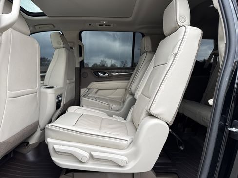 Used 2021 GMC Yukon XL Denali w/ Denali Premium Package image 31