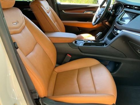 Used 2026 Cadillac XT5 Premium Luxury w/ LPO, ONYX Package FWD image 23