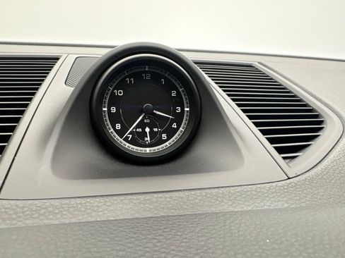Certified 2023 Porsche Macan AWD/4WD image 39