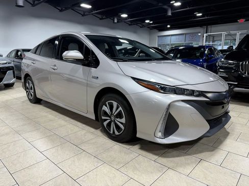 Used 2019 Toyota Prius Prime Premium image 9