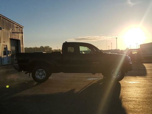 Used 2012 Toyota Tacoma 4x4 Access Cab image 8