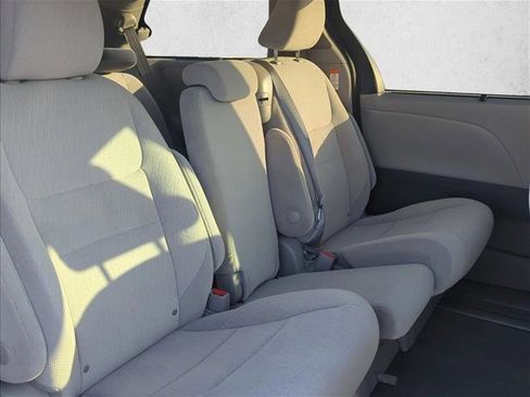 Certified 2020 Toyota Sienna LE FWD image 24