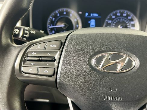 Used 2022 Hyundai Venue Limited FWD image 17
