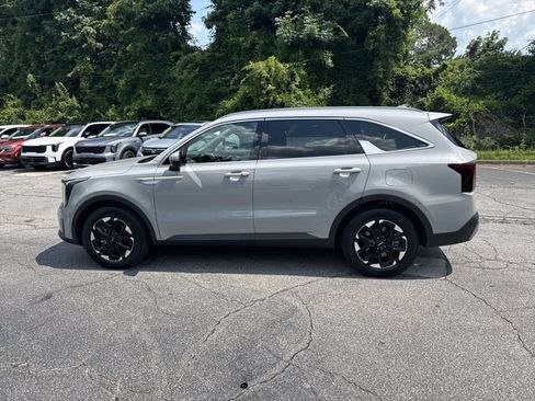 Used 2025 Kia Sorento S w/ Panoramic Sunroof Package FWD image 9