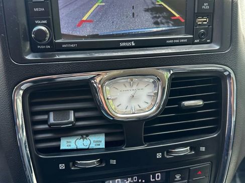 Used 2015 Chrysler Town & Country Touring image 15
