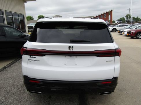 Used 2025 Buick Enclave Sport Touring AWD/4WD image 4