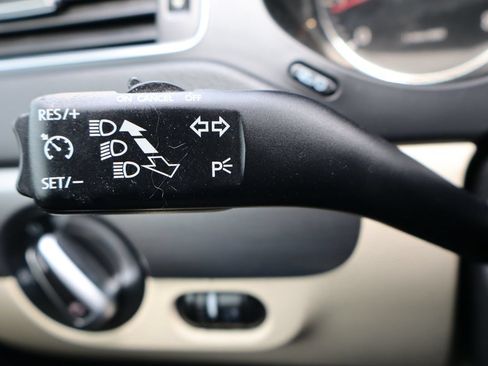 Used 2012 Volkswagen Jetta SEL FWD image 31