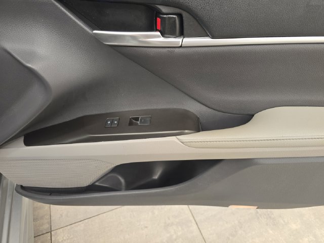 Used 2023 Toyota Camry XSE FWD image 11