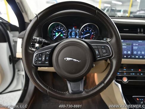 Used 2020 Jaguar XF Premium image 27