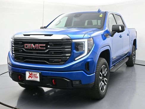 Used 2023 GMC Sierra 1500 AT4 w/ AT4 Premium Package AWD/4WD image 2