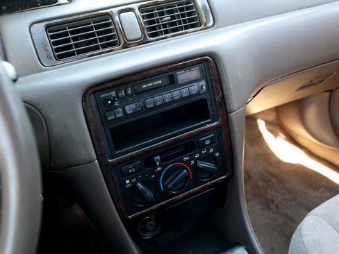 Used 1997 Toyota Camry CE image 28