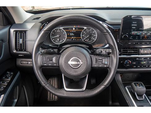 Used 2023 Nissan Pathfinder SL AWD/4WD image 21