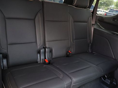 Used 2024 GMC Yukon SLT w/ SLT Luxury Package RWD image 31