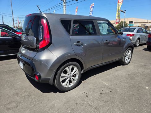 Used 2016 Kia Soul + FWD image 4