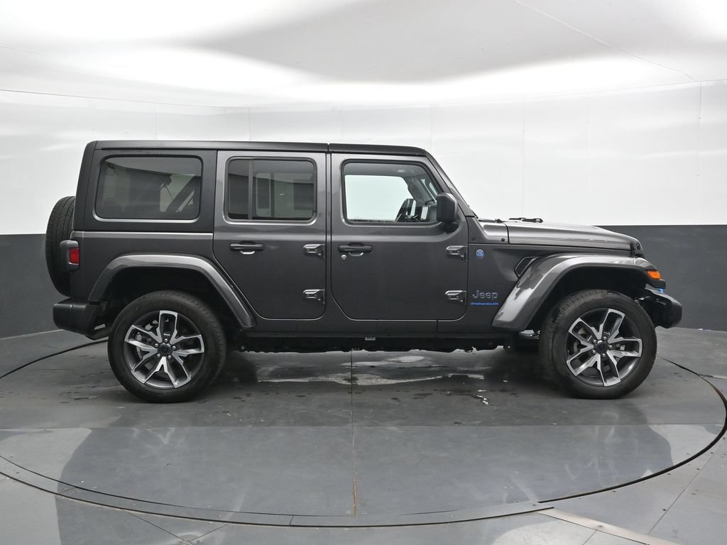 Used 2024 Jeep Wrangler Unlimited AWD/4WD image 3