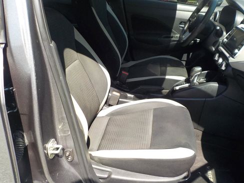 Used 2021 Nissan Versa SV image 29